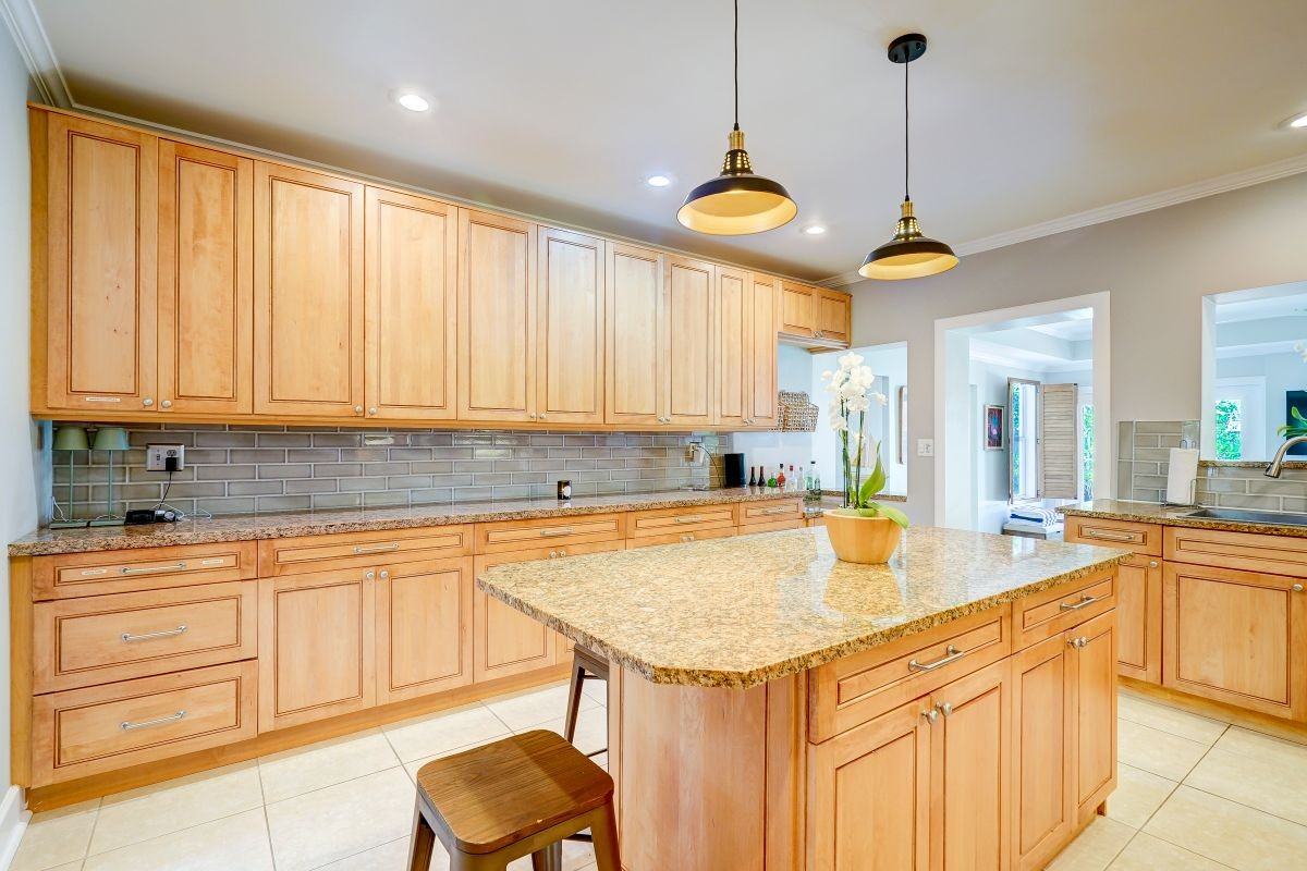 411 26th St - Photo 5 of 11