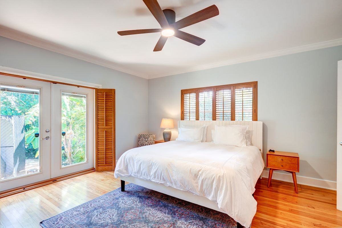 411 26th St - Photo 7 of 11