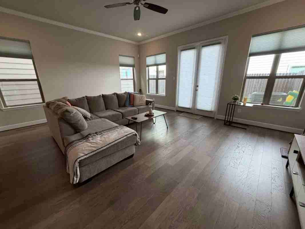 4610 Center St - Photo 4 of 38