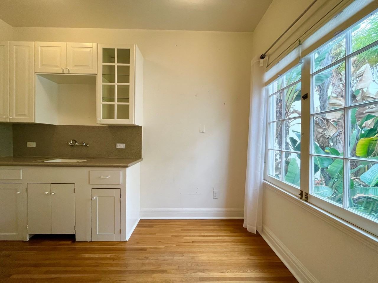 933 Ocean Ave #11 - Photo 5 of 8