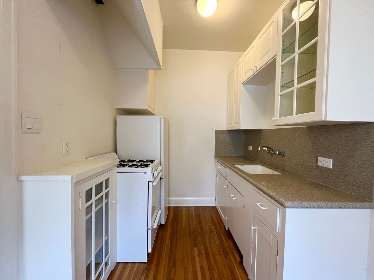 933 Ocean Ave #11 - Photo 6 of 8
