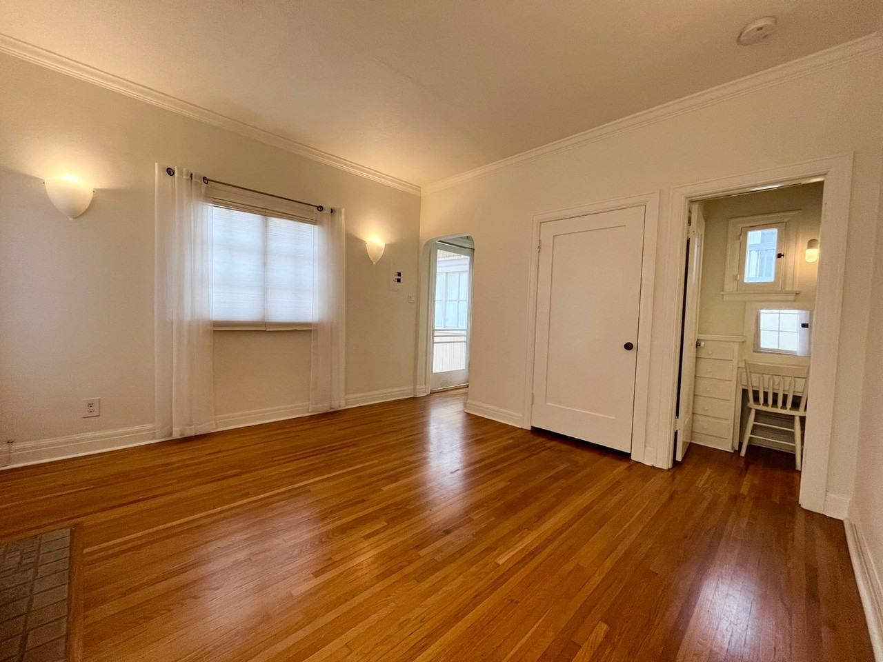 933 Ocean Ave #11 - Photo 4 of 8