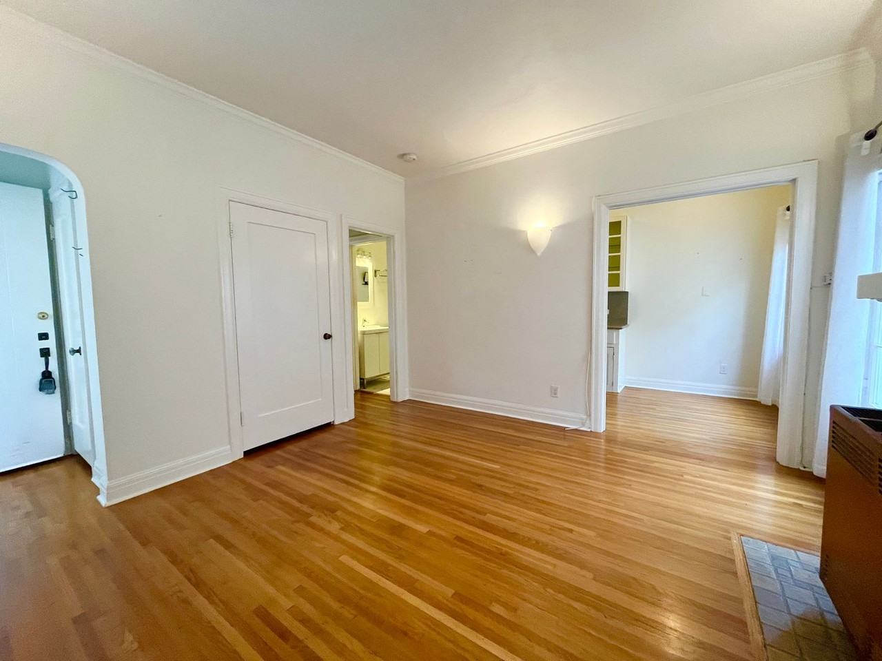 933 Ocean Ave #11 - Photo 2 of 8
