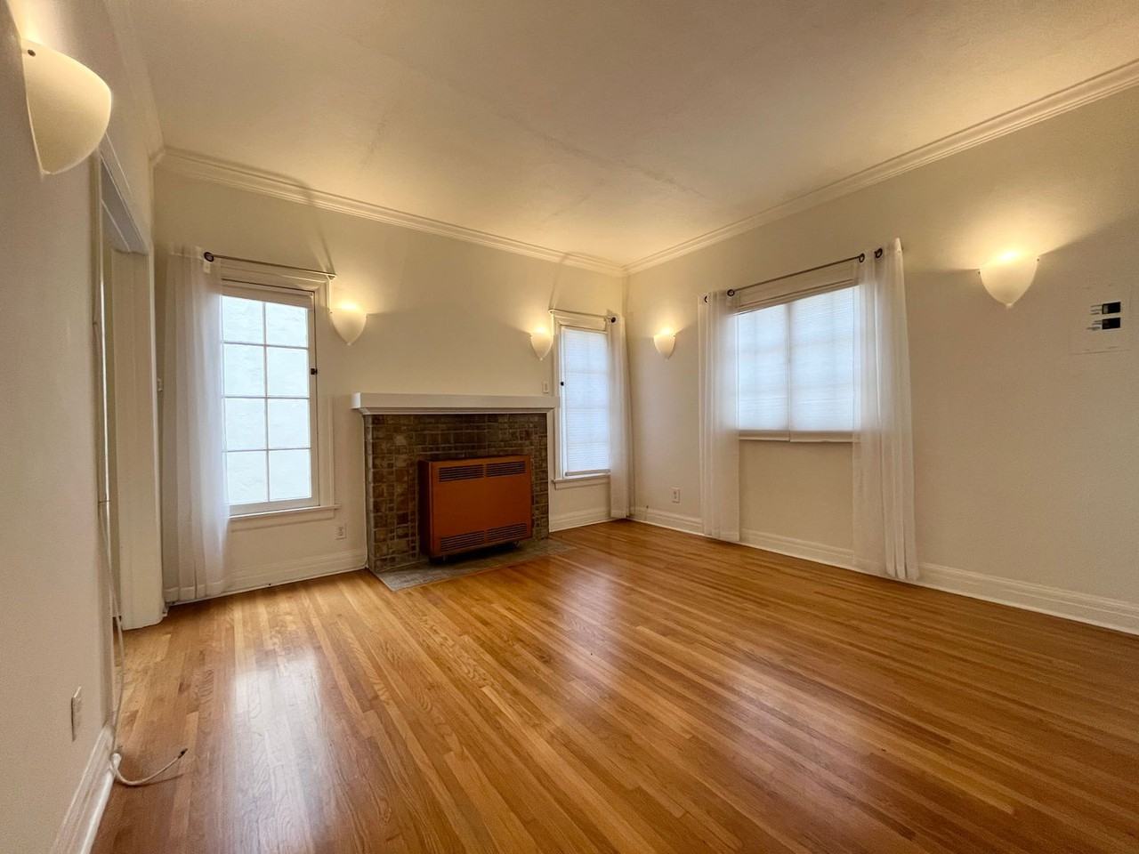 933 Ocean Ave #11 - Photo 3 of 8