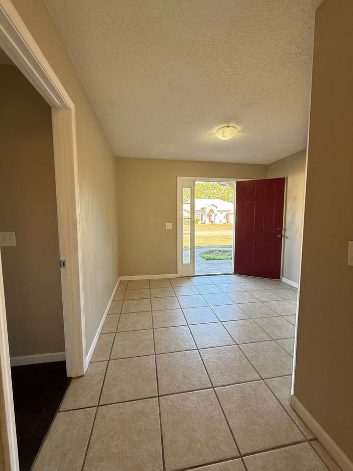 107 Cypress Bnd - Photo 3 of 41