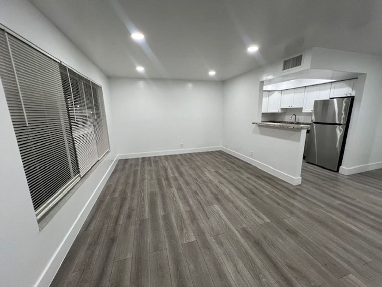 310 Lake Shore Dr West Palm Beach, FL 33403 - Photo 4 of 8