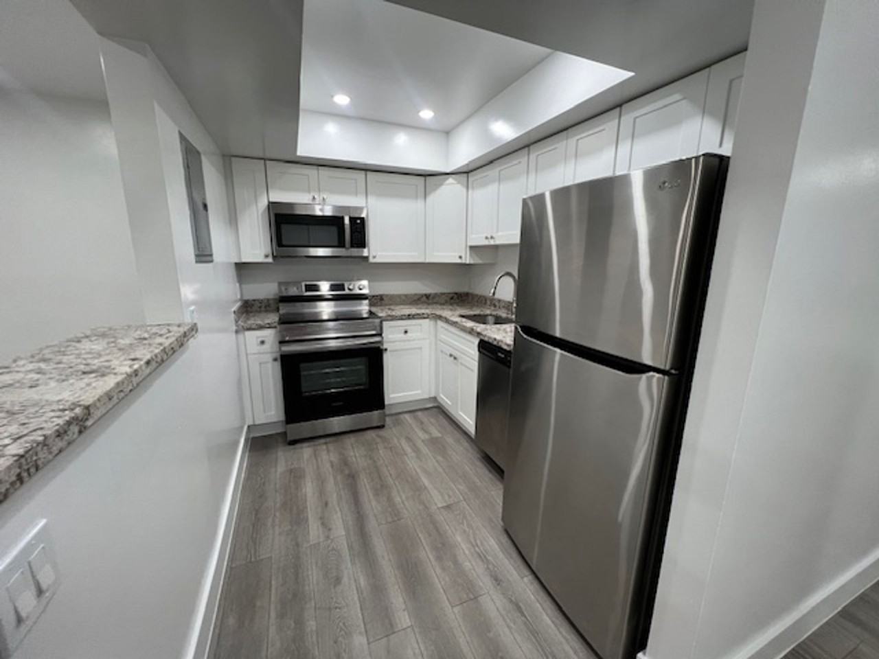 310 Lake Shore Dr West Palm Beach, FL 33403 - Photo 5 of 8