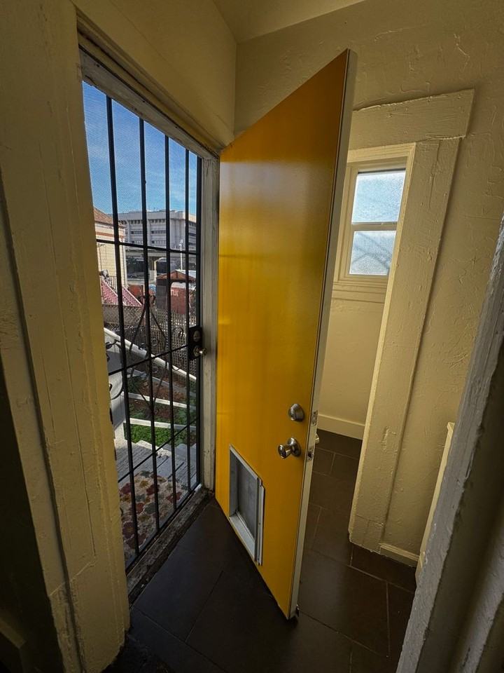 1709 Goss St - Photo 3 of 14