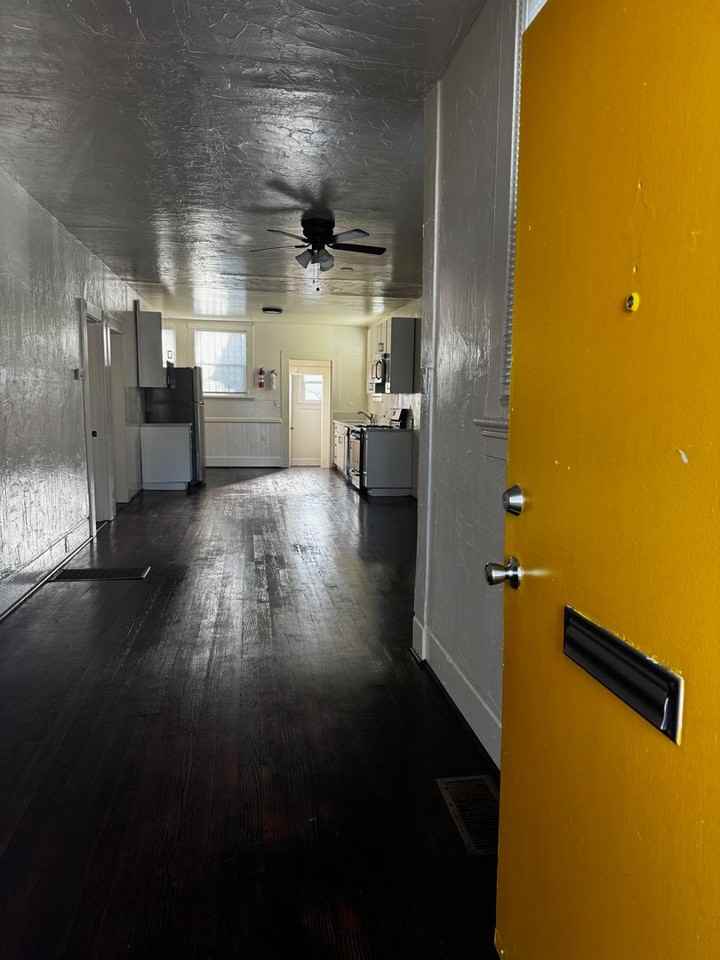 1709 Goss St - Photo 4 of 14