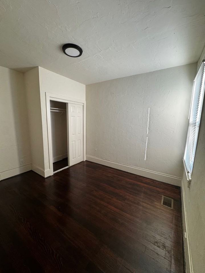 1709 Goss St - Photo 6 of 14