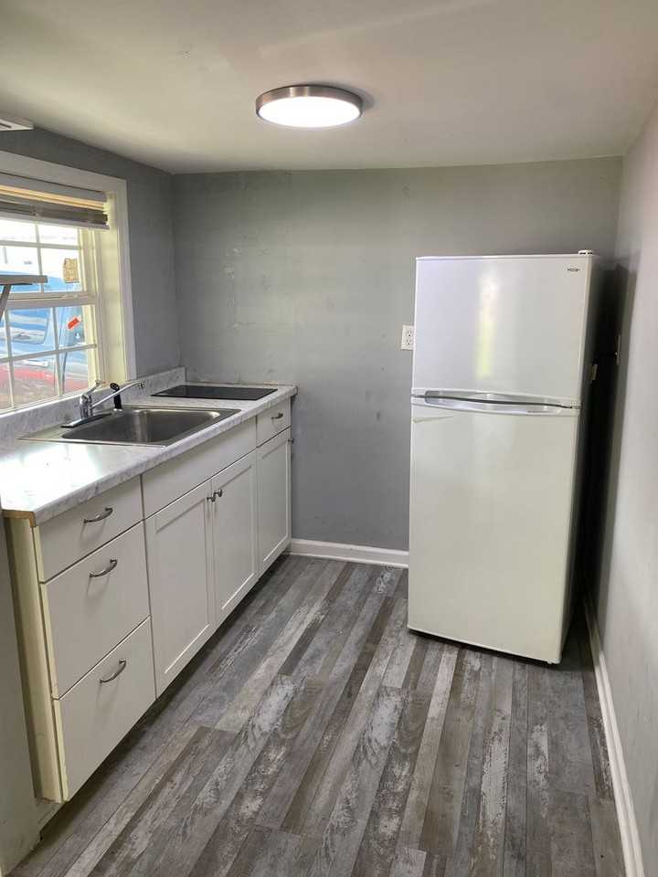 207 E 16th St #A - Photo 2 of 5