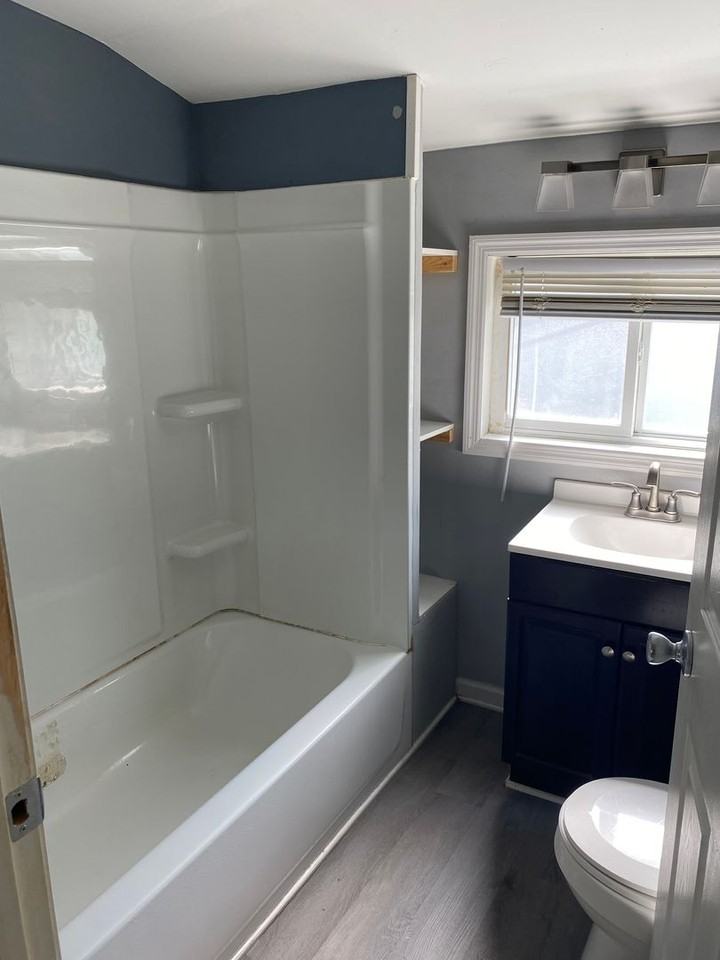 207 E 16th St #A - Photo 3 of 5