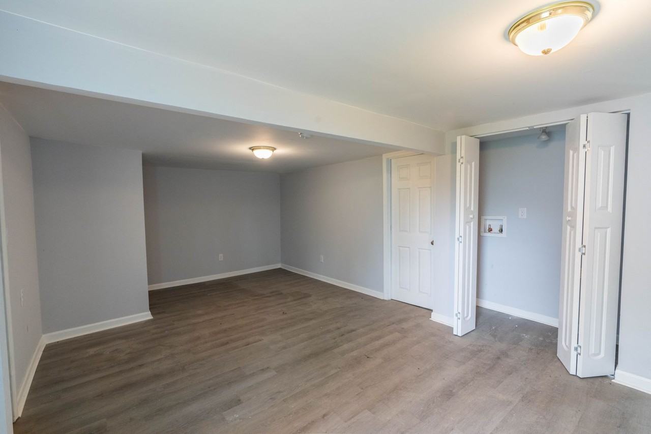 326 Maple St #B - Photo 4 of 10