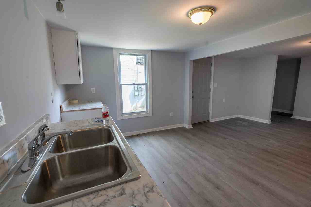 326 Maple St #B - Photo 5 of 10