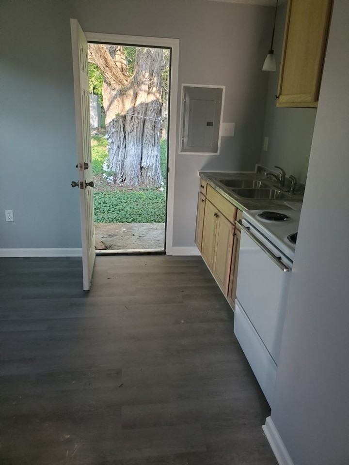 30045 Bankston Rd - Photo 3 of 12