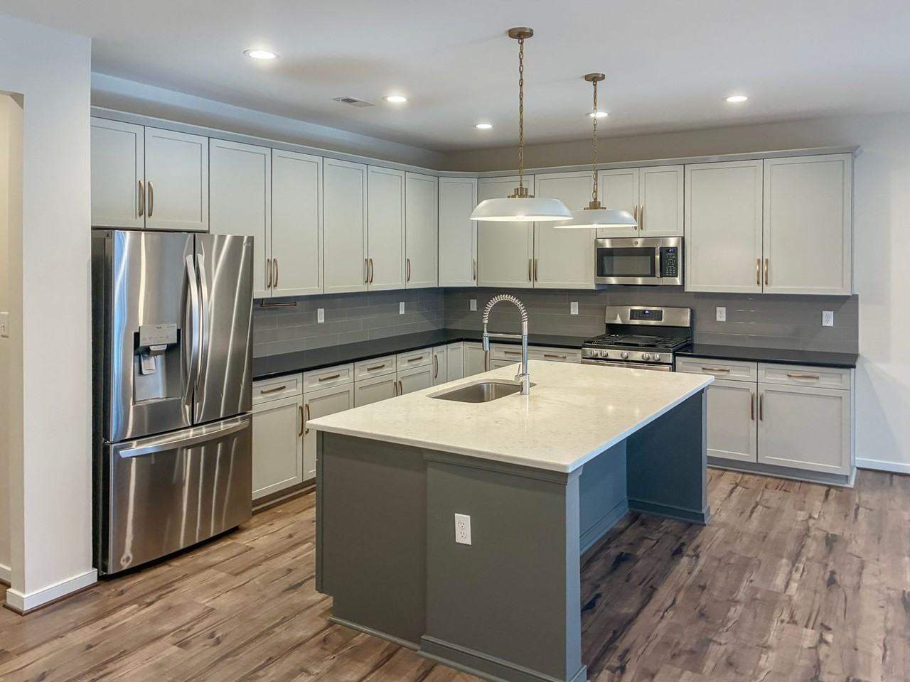 18341 Palisades Ct - Photo 3 of 25