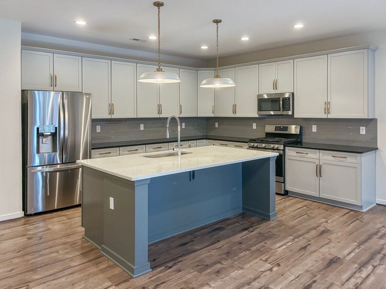 18341 Palisades Ct - Photo 4 of 25