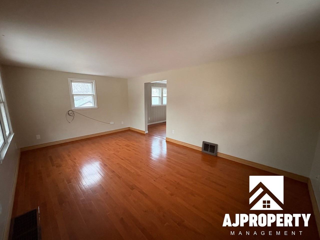 1925 S Lake Ave - Photo 3 of 16