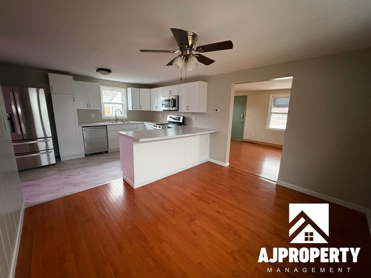 1925 S Lake Ave - Photo 6 of 16