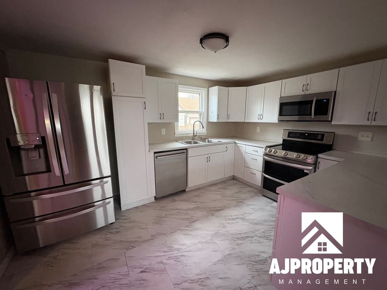 1925 S Lake Ave - Photo 7 of 16