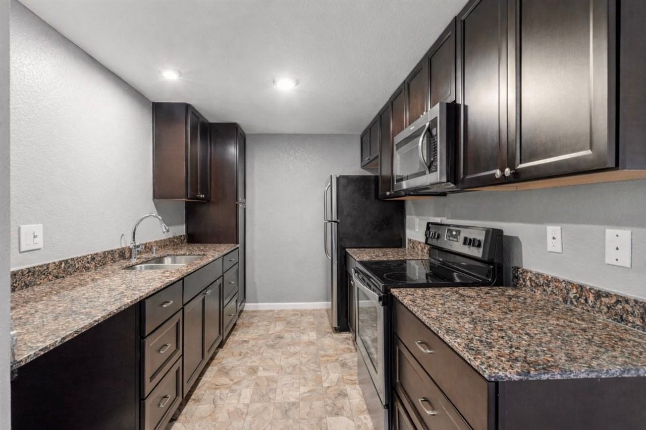 9917 Holly Dr - Photo 4 of 18