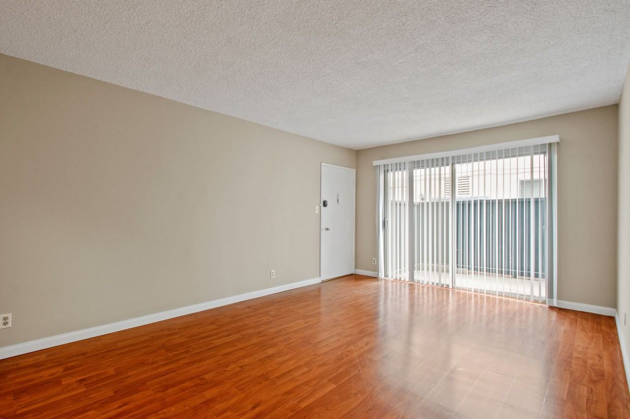 3735 Mentone Ave, prime Palms neighborhood - Photo 2 of 4