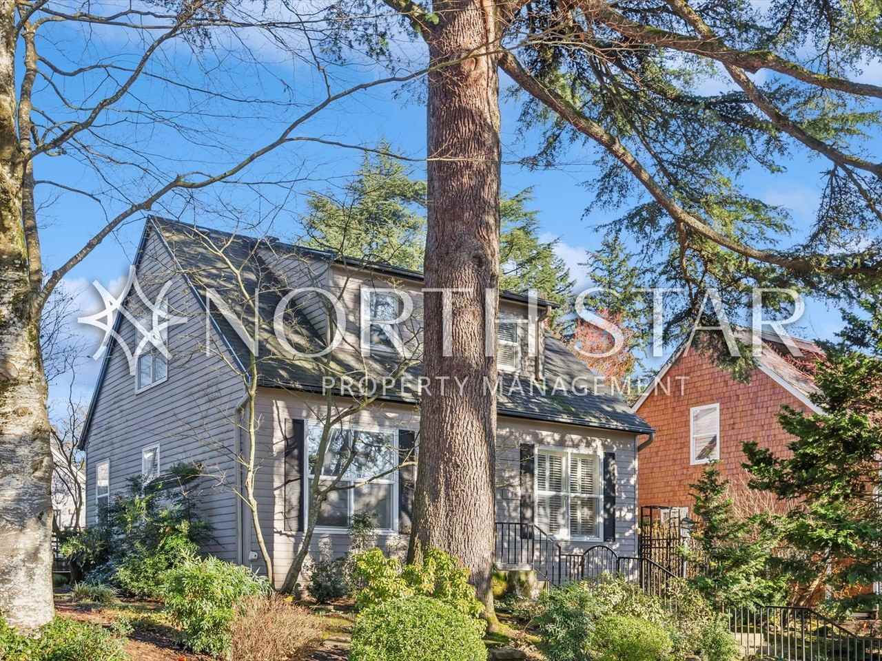 135 Wilbur St - Photo 3 of 35