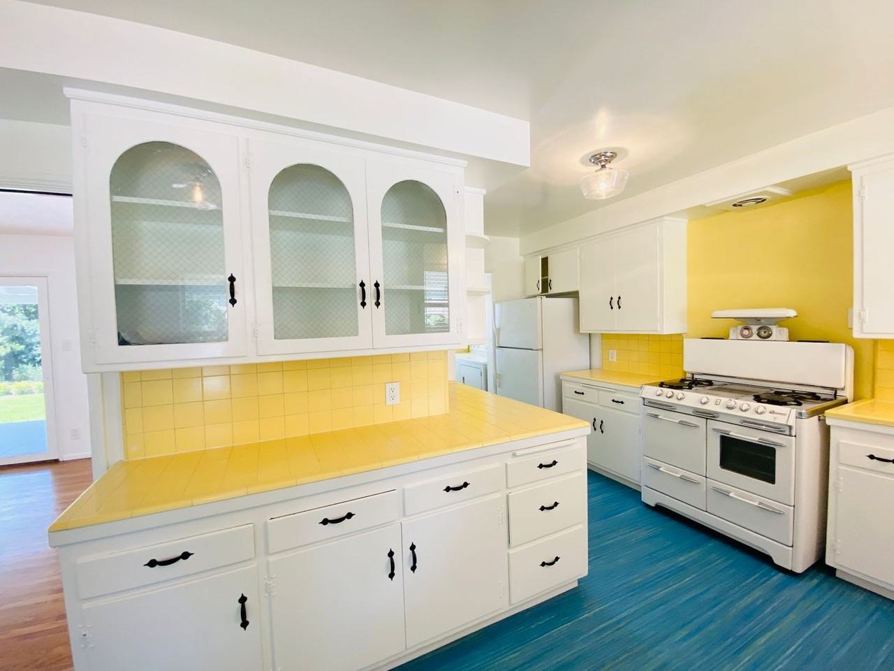 12823 Martha St - Photo 6 of 21