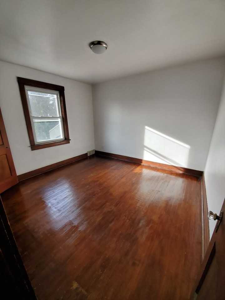 4714 Sylvan Ave - Photo 5 of 18