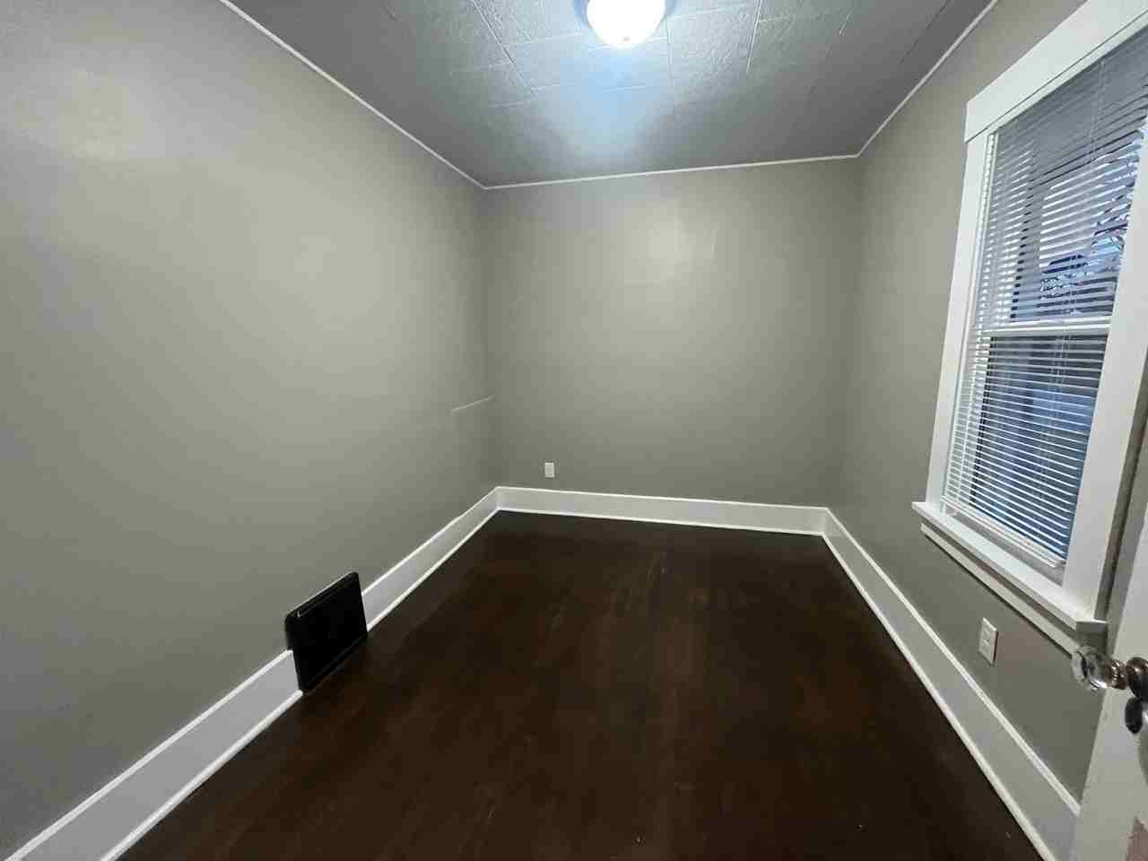 2506 Clara Ave - Photo 4 of 12