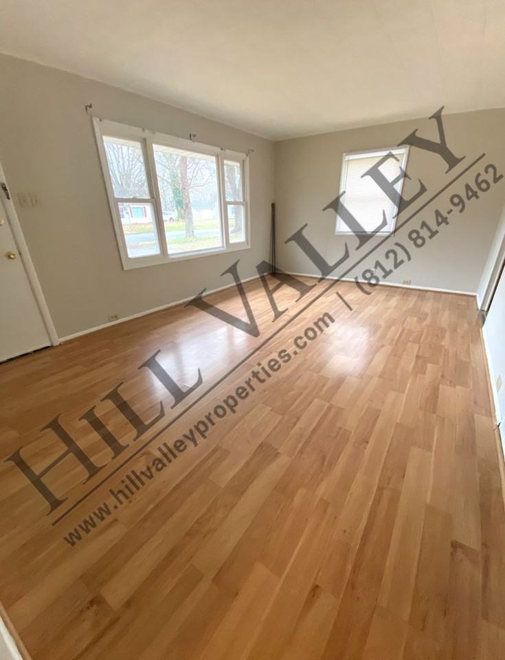 2215 S 10th 1/2 St - Photo 4 of 16