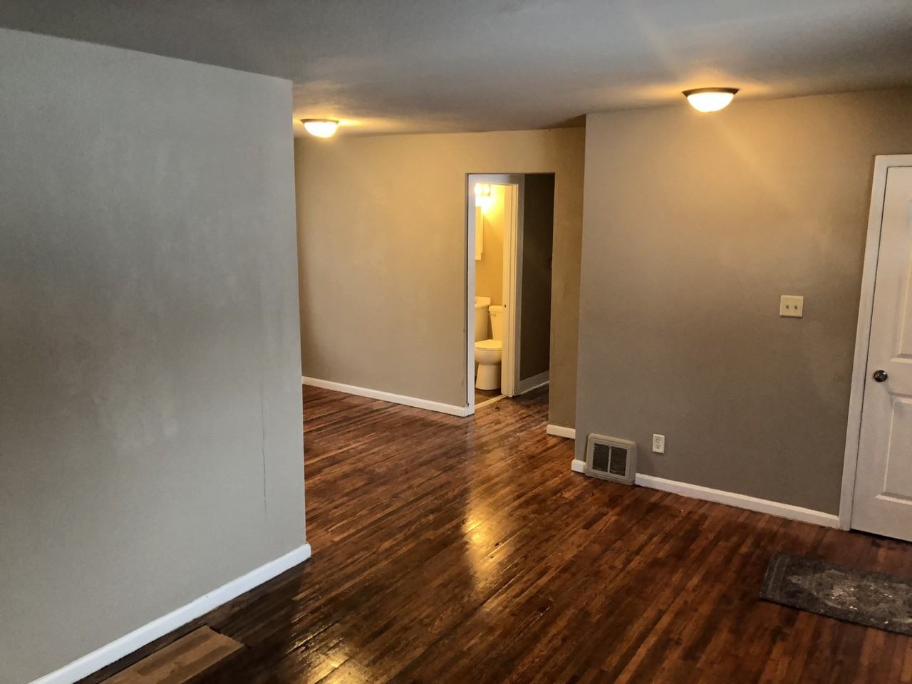 1100 E 43rd Ave - Photo 3 of 8