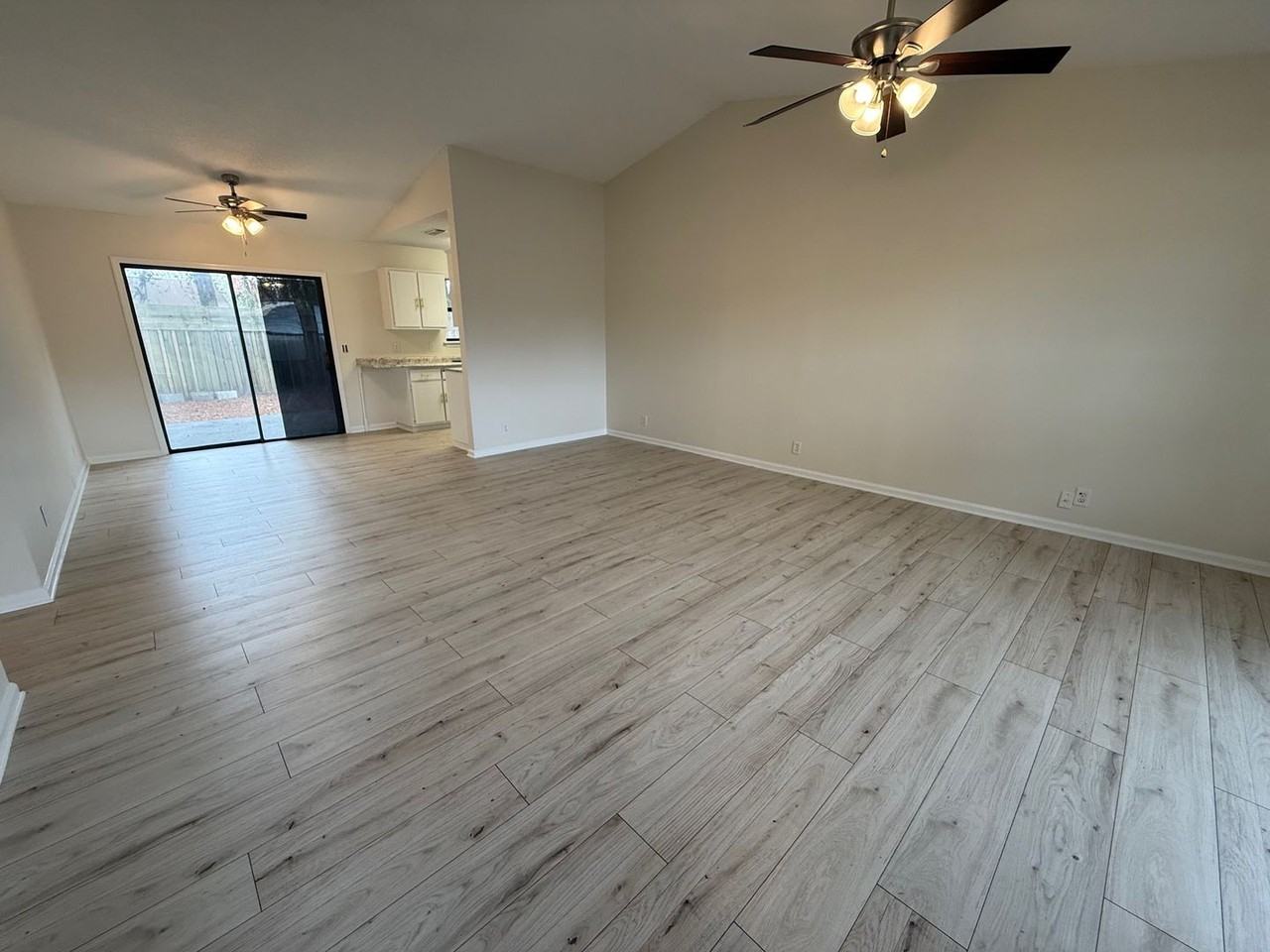 204 Westgate Cir - Photo 3 of 30