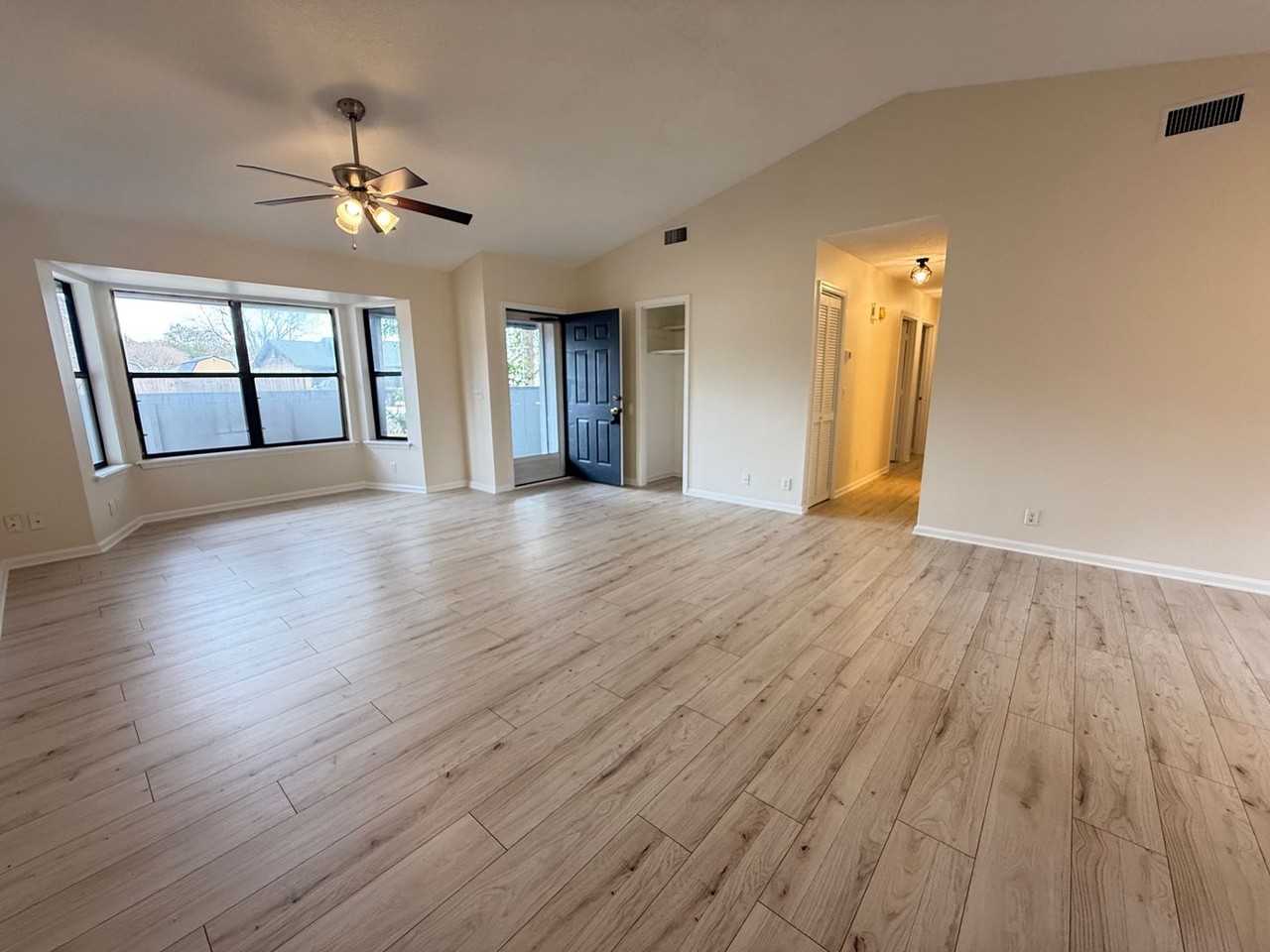 204 Westgate Cir - Photo 5 of 30