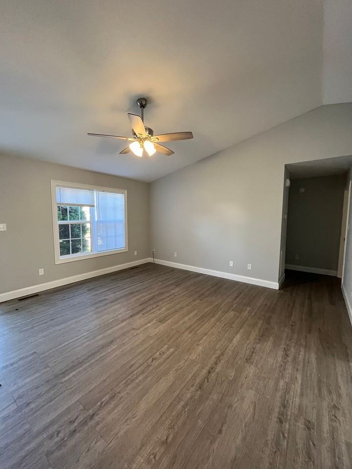 1335 Salem Cir - Photo 4 of 29