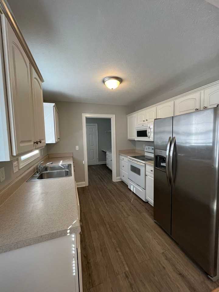 1335 Salem Cir - Photo 7 of 29