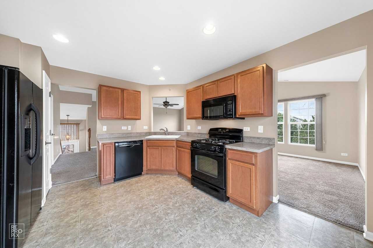 1456 Crimson Ln - Photo 3 of 11