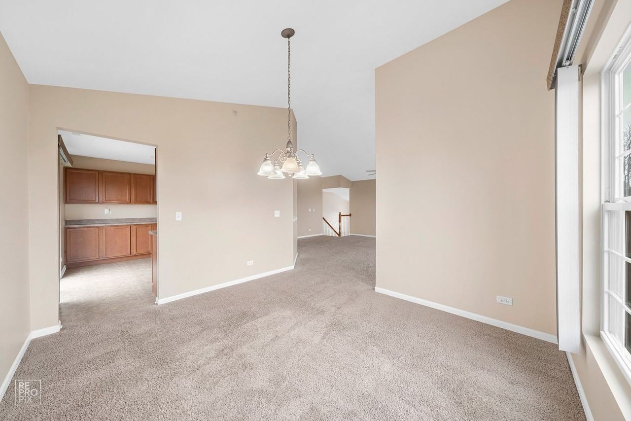 1456 Crimson Ln - Photo 4 of 11