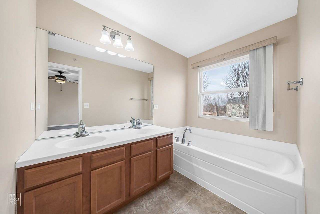 1456 Crimson Ln - Photo 5 of 11