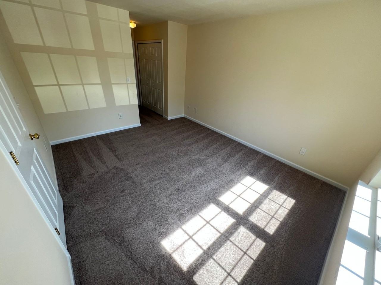 568 Greenway Dr - Photo 3 of 4