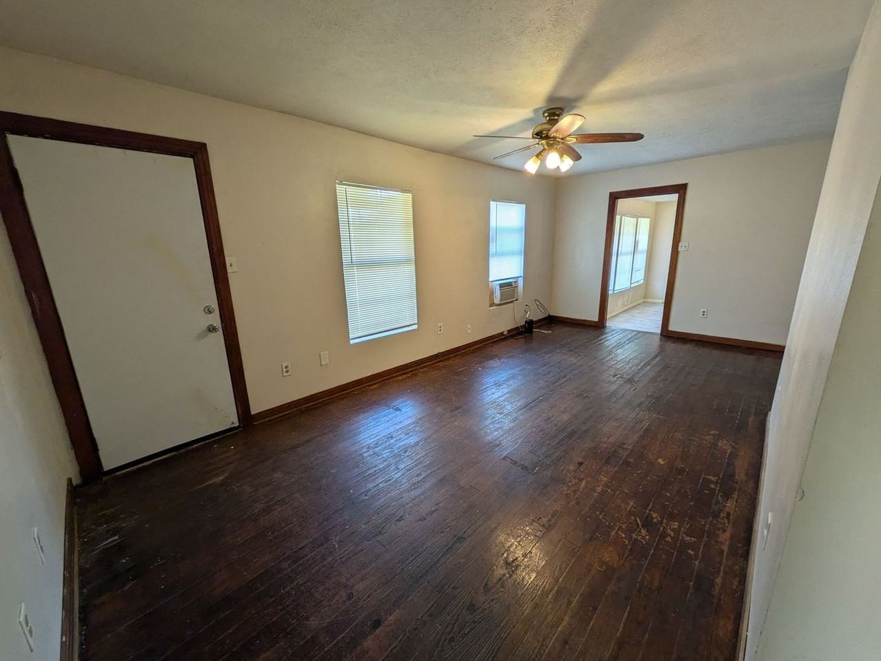 475 Mitchell St - Photo 3 of 16