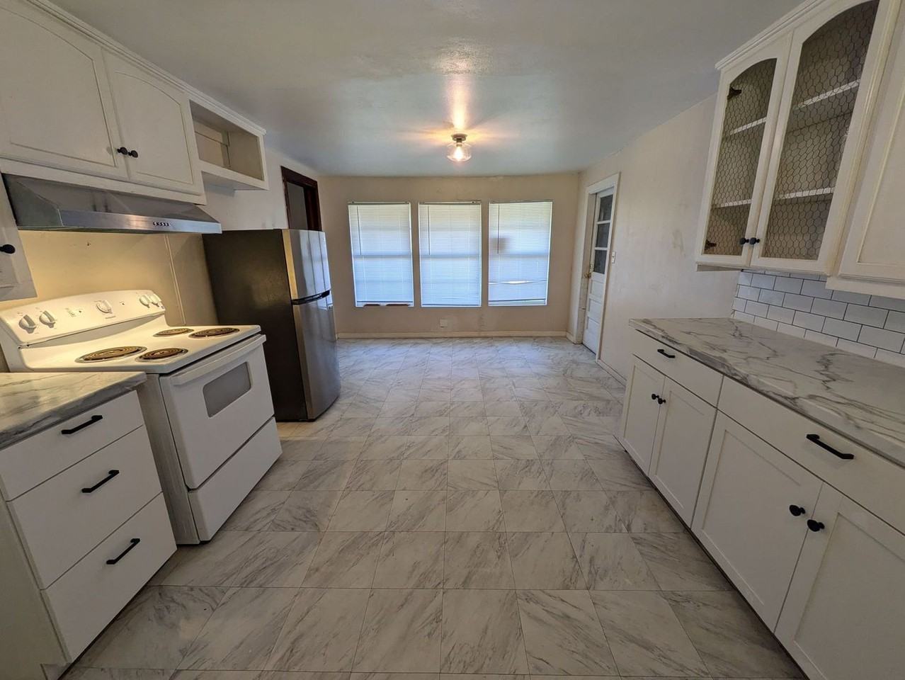 475 Mitchell St - Photo 4 of 16