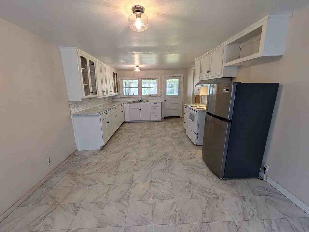 475 Mitchell St - Photo 5 of 16