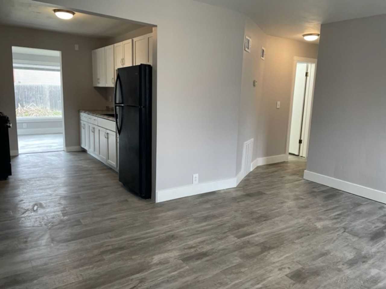 317 Majestic St Se - Photo 5 of 29