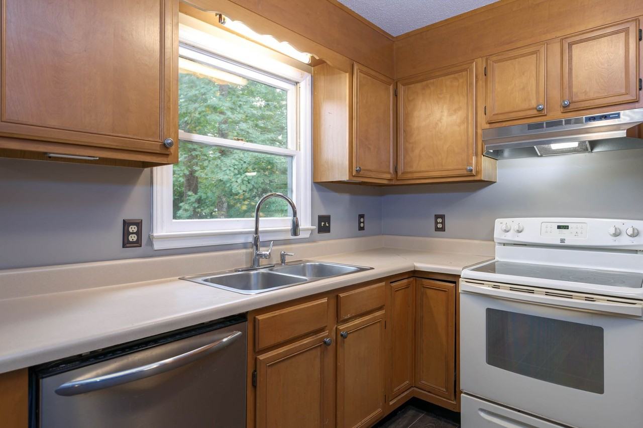 102 Arcaro Dr - Photo 6 of 28