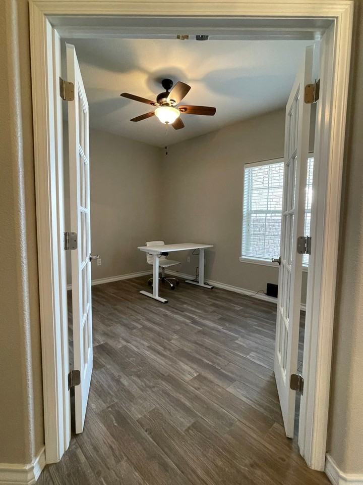 2508 Fairway Ter - Photo 3 of 17