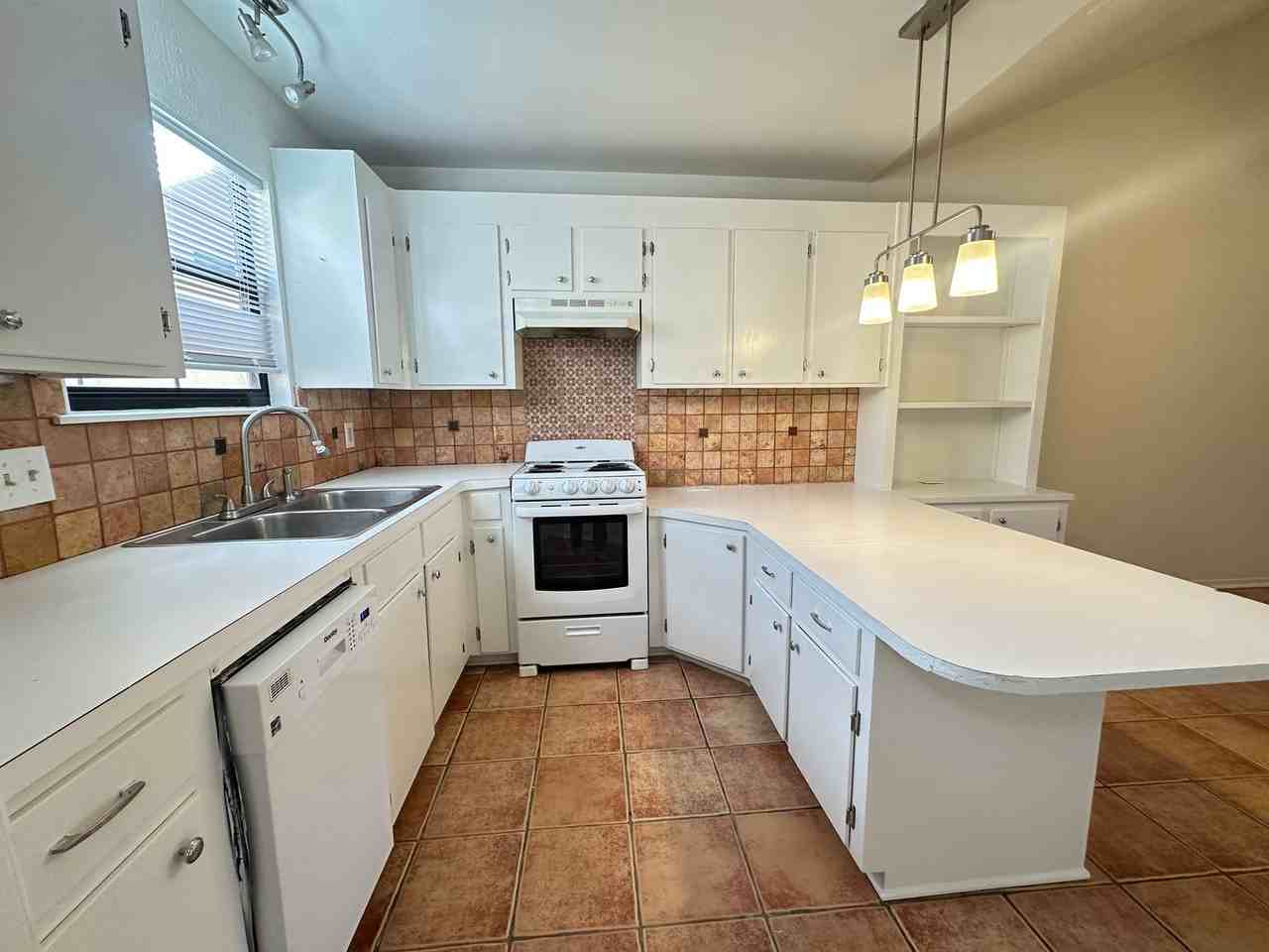 2882 Mackey Ln - Photo 3 of 15