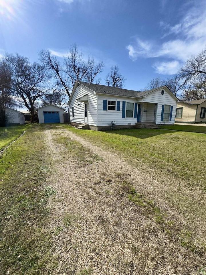 4000 Austin Ave - Photo 2 of 27