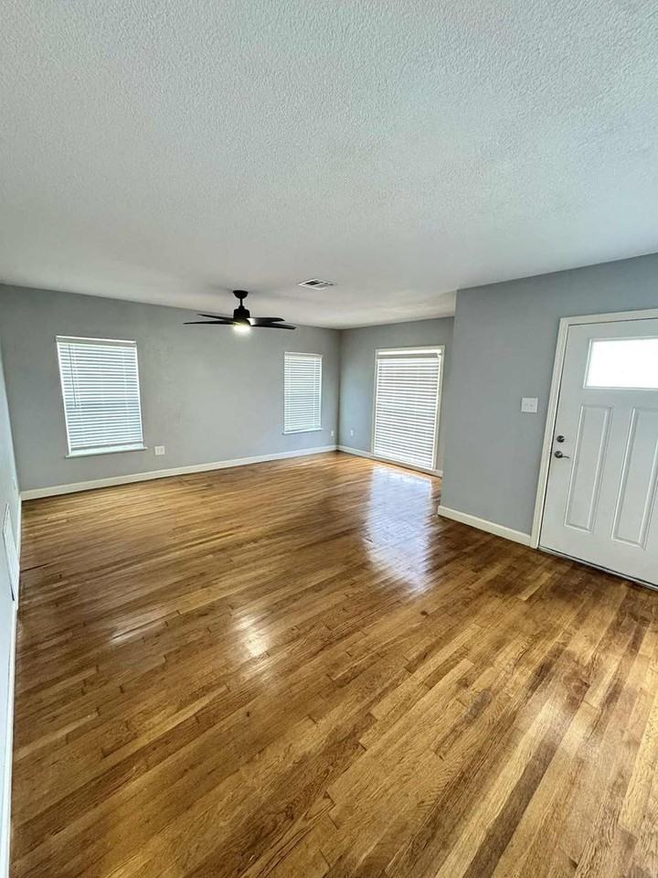 4000 Austin Ave - Photo 3 of 27