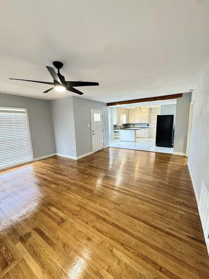 4000 Austin Ave - Photo 4 of 27